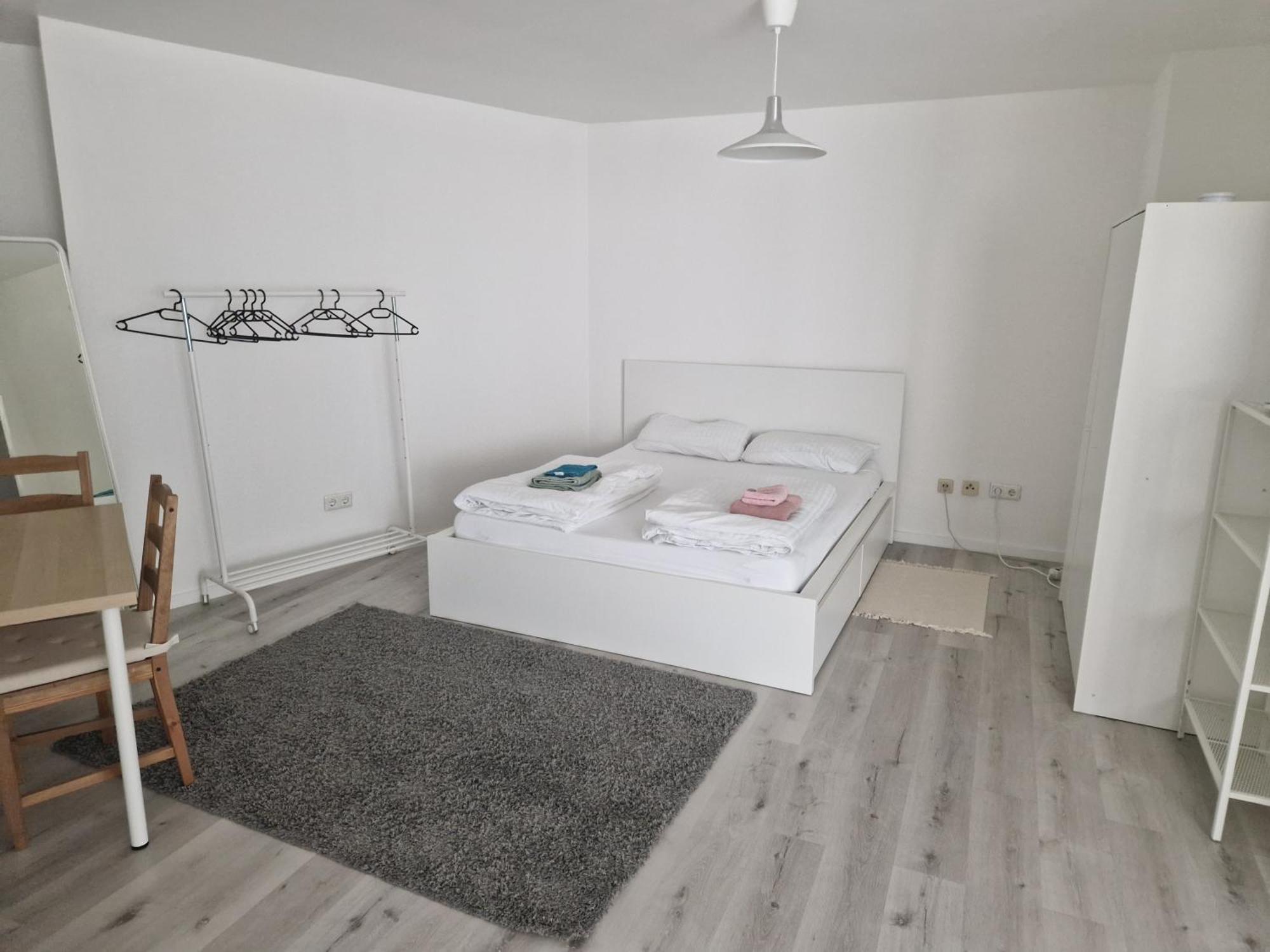 Zentrale Lage In Der Naehe Von Der Uni ,neumarkt Und Messe Nur 5 Stationen Keulen